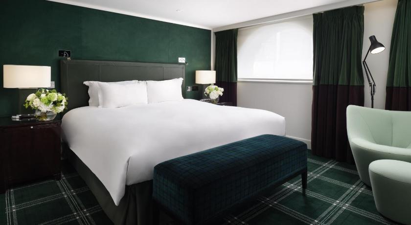 Image of Deluxe King Suite with Separate Living Room with Sofa Bed 0