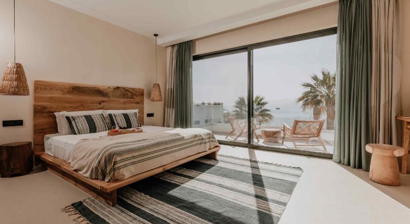 Ostrako Beachside Suites