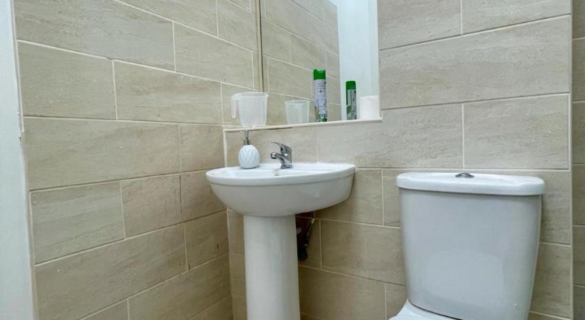 Homestay- Close to City I Free Parking I Wi-Fi - image 34