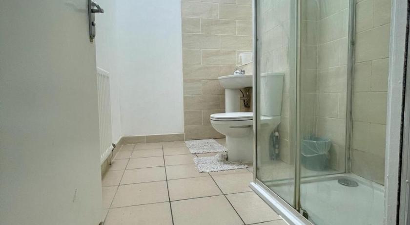 Homestay- Close to City I Free Parking I Wi-Fi - image 16