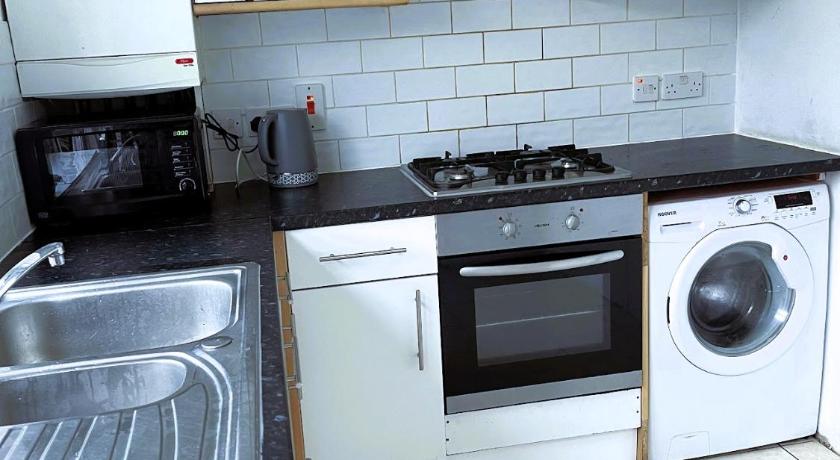 Homestay- Close to City I Free Parking I Wi-Fi - image 11