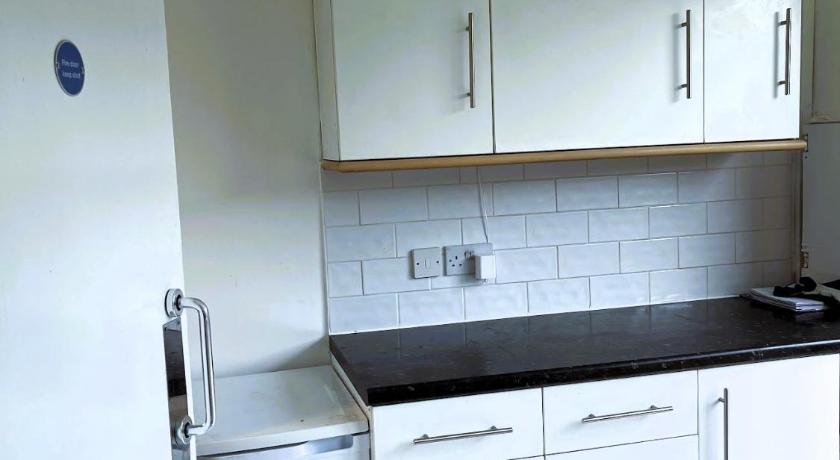 Homestay- Close to City I Free Parking I Wi-Fi - image 12