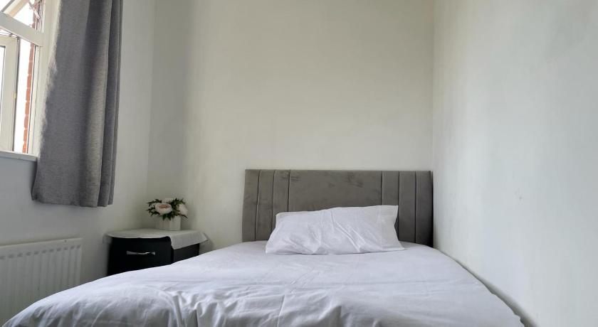 Homestay- Close to City I Free Parking I Wi-Fi - image 26