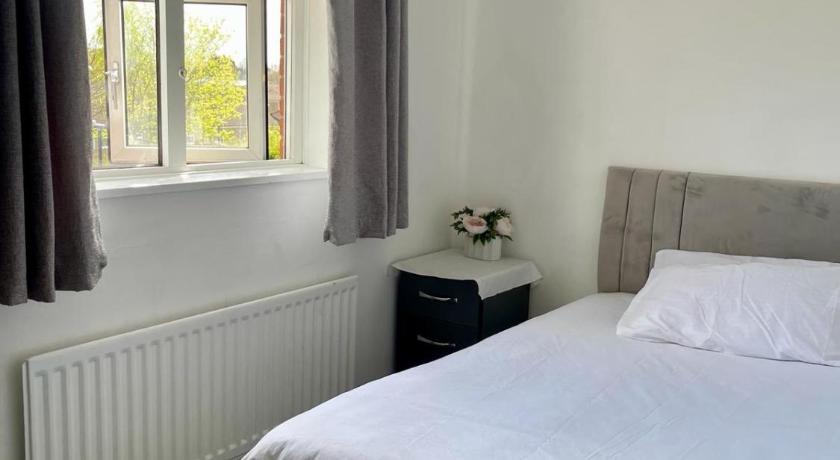 Homestay- Close to City I Free Parking I Wi-Fi - image 24