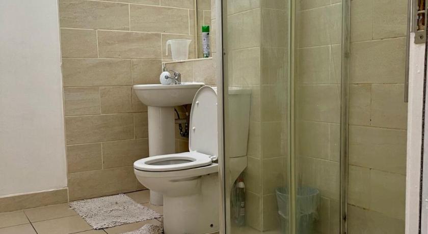 Homestay- Close to City I Free Parking I Wi-Fi - image 15