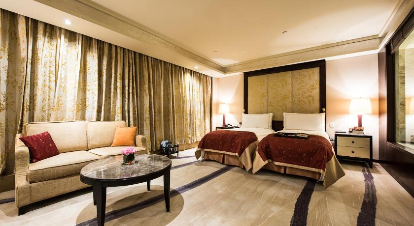Image of Fairmont Gold Junior Suite Twin Non-smoking 6