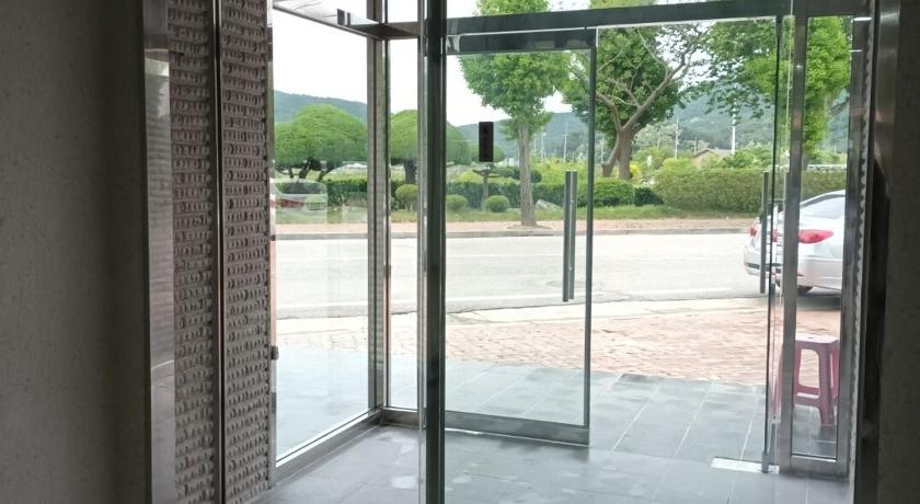 コソン（江原道） Geojin Hotel 2つ星 ゲストハウス プール