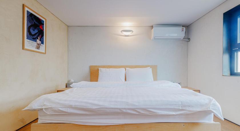Image of Family Room 9