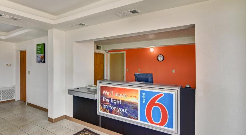 Motel 6-Lindale, TX