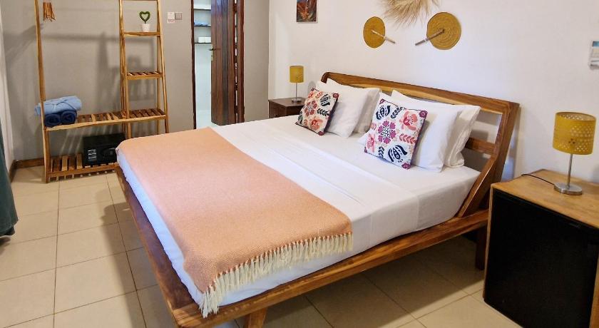 Image of Standard Twin Room with Garden View 3