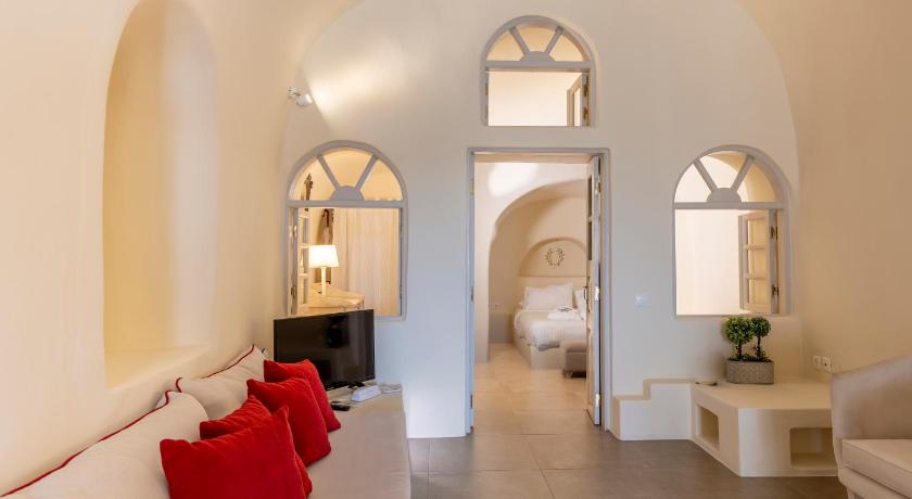 Image of Cave Suite with Private Hot Tub 9
