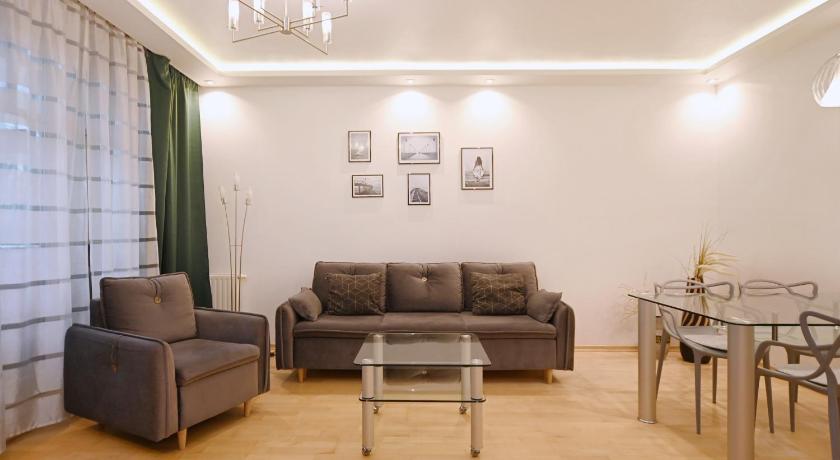Victus Functional Apartment with Parking and Balcony by Noclegi Renters