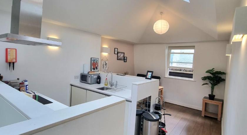Urban Stay London City Apartments - image 3