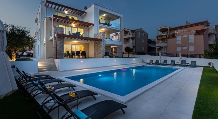 Villa Corcovado Deluxe Apartments with Heated Pool