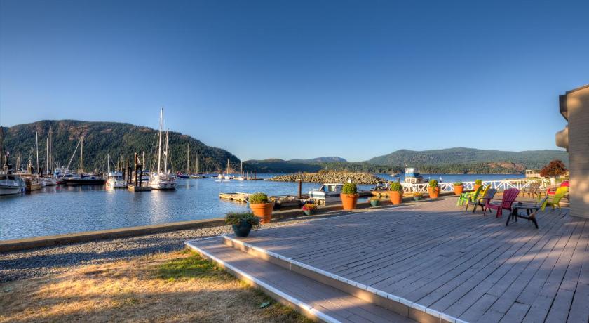 OCEANFRONT SUITES AT COWICHAN BAY