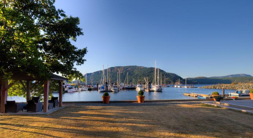 OCEANFRONT SUITES AT COWICHAN BAY