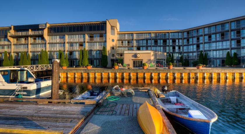 OCEANFRONT SUITES AT COWICHAN BAY