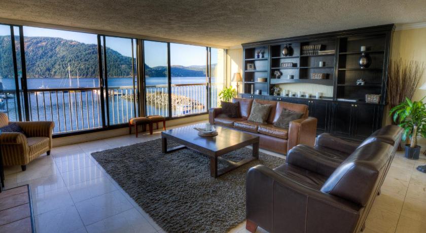 OCEANFRONT SUITES AT COWICHAN BAY