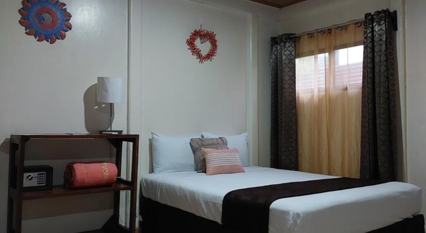 Image of Deluxe Queen Room 3