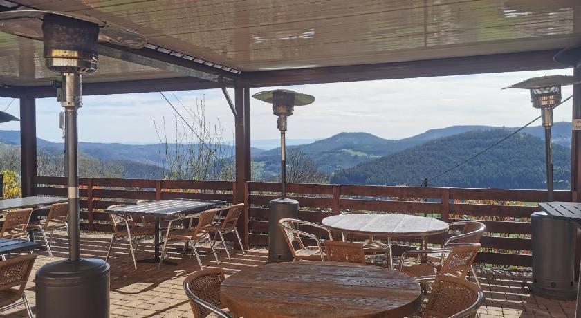 La Ferte-Milon Le Bouton d'Or 2-Star Hotel room