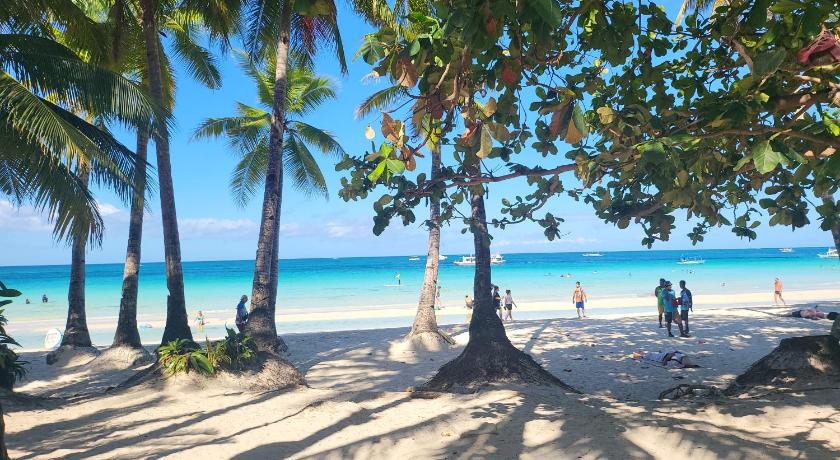 Boracay Sunvilla beachfront hotel 2-Star Hotel view