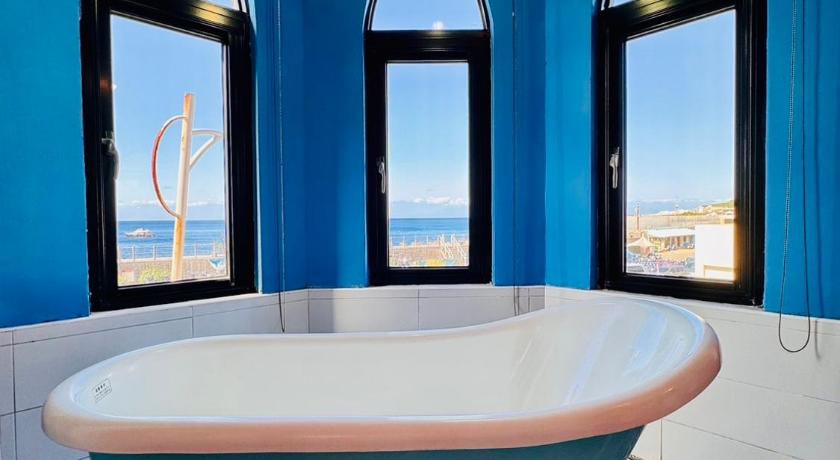 Image of Deluxe Double Room with Sea View 2