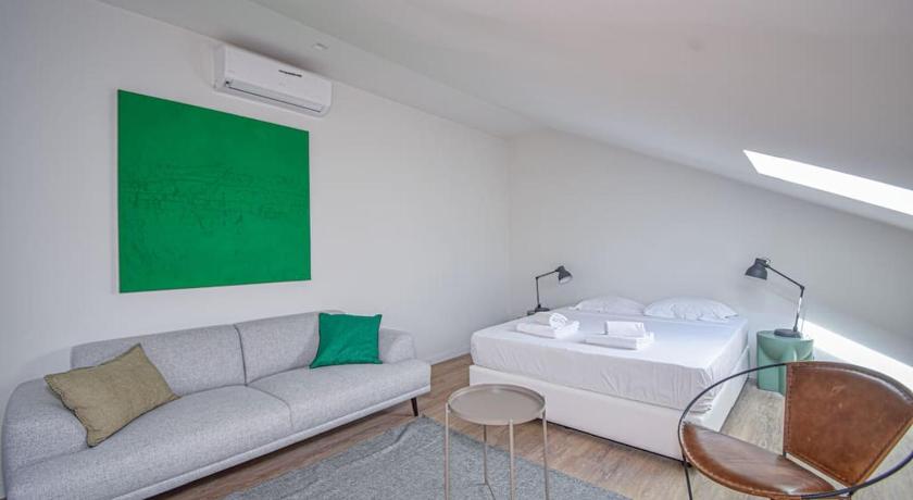 Stylish Lisbon Apartment Central - image 10