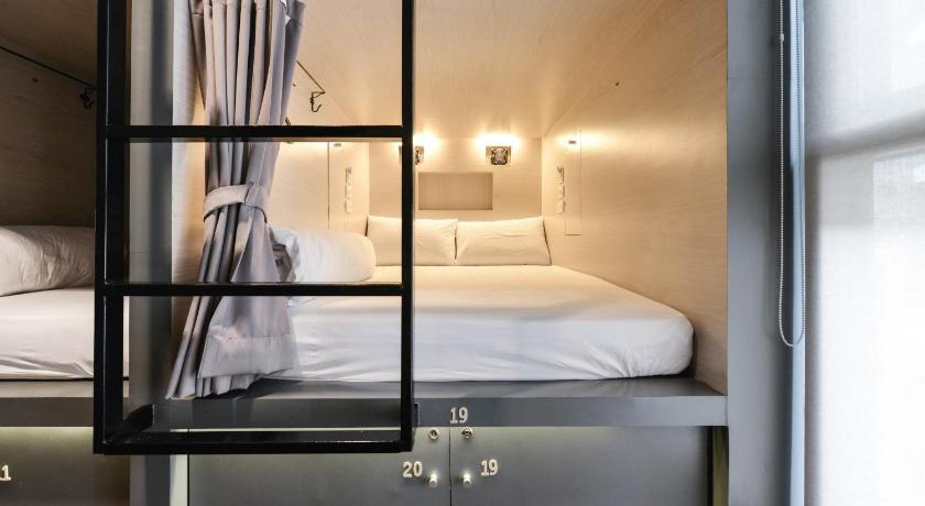 バンコク The Cube Hostel Silom 2つ星 ホテル プール