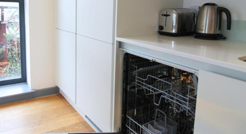 Canning Town by Viridian Apartments - image 5
