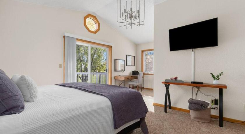 オシュコシュ (WI) The Harbor Hideaway Unwind near Lake Winnebago 4つ星 宿泊施設 スイート