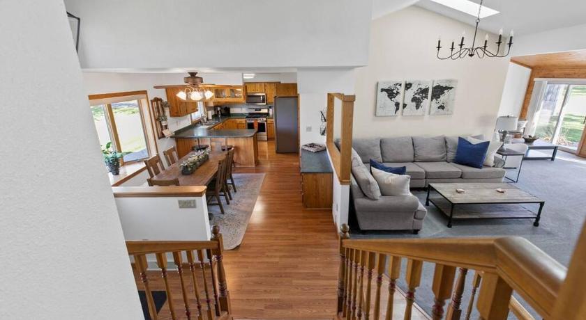 オシュコシュ (WI) The Harbor Hideaway Unwind near Lake Winnebago 4つ星 宿泊施設 レストラン