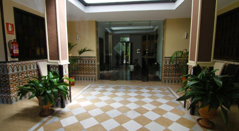 奥尔吉瓦 Hotel Puerta Nazari 2星级 酒店 外观