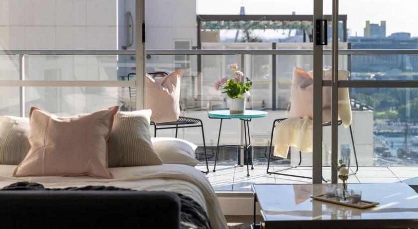 Spacious 2BR Apt with A View Over Darling Harbour - image 13
