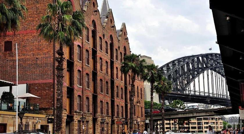 Spacious 2BR Apt with A View Over Darling Harbour - image 8