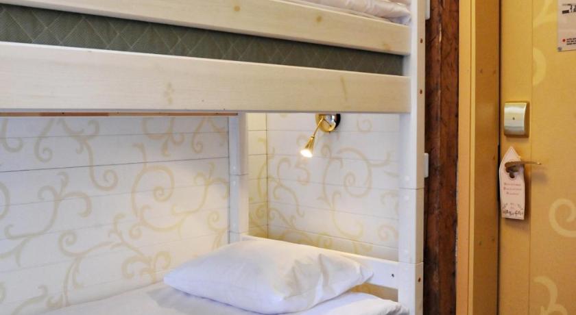 Image of Small Room with Bunk Bed and Free Parking 5