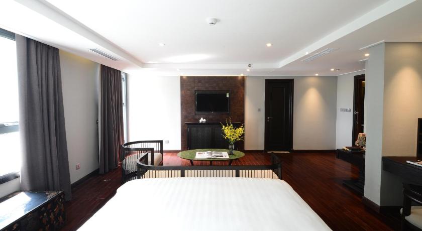 Image of Suite Balcony City View 9