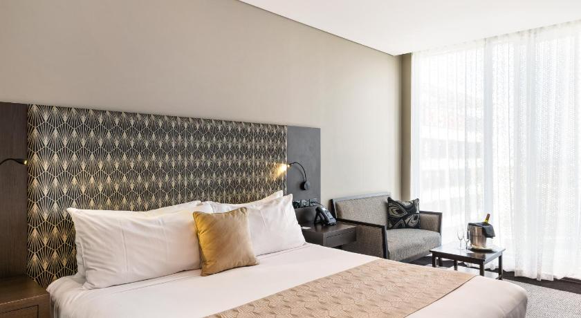 Image of Superior King Bed 3