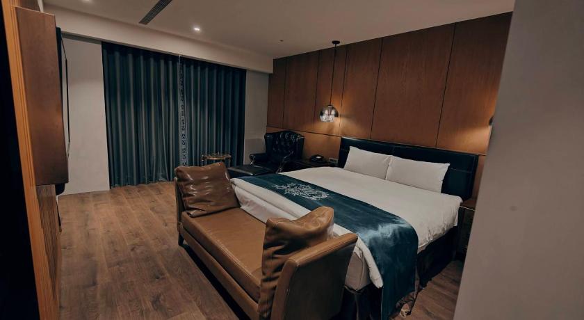 Image of Deluxe Double with Bathtub 4