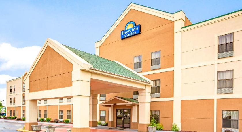 Days Inn & Suites by Wyndham Harvey / Chicago Southland ...