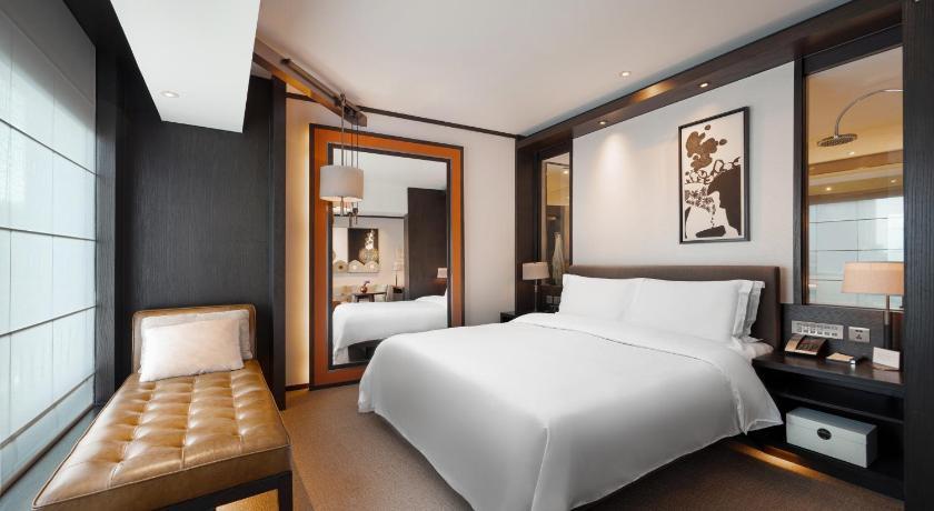 Image of Club Premier King Room 1