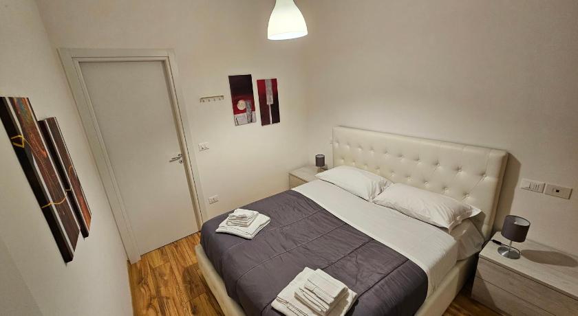 Image of Studio with Balcony 4