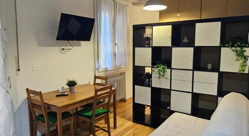 Image of Studio with Balcony 2