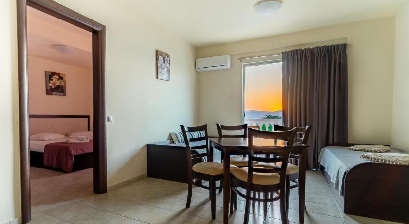 Image of Family & Friends Suite Private Patio 1