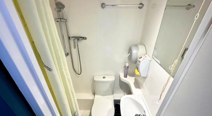 Image of 1 Person in 6-Bed Dormitory with En-Suite - Mixed 12