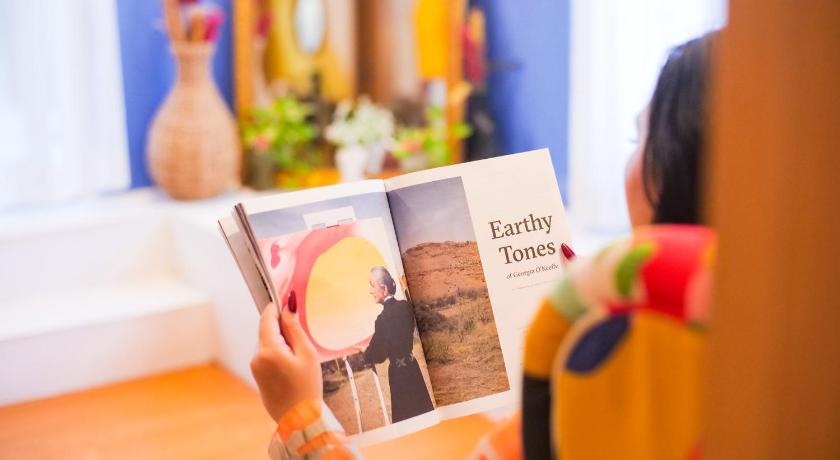 マカッサル Roemah Renjana Sunny 4つ星 ゲストハウス レストラン