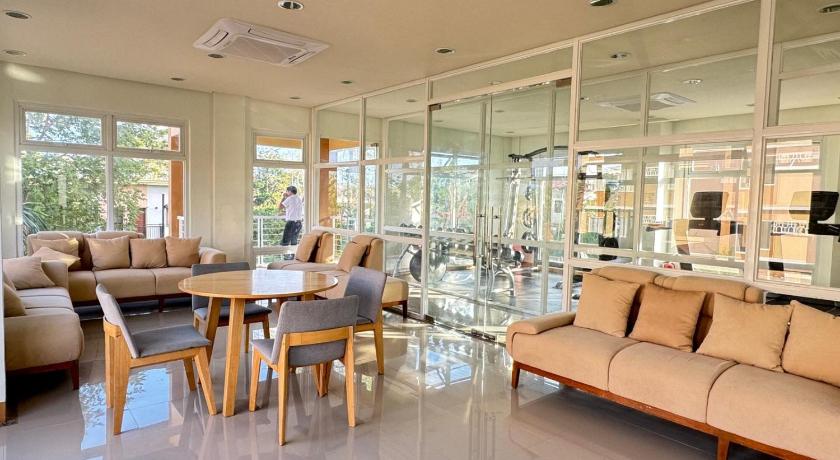 2 Bedroom and 1 Bedroom Apartments with Private Pool and Gym - image 18
