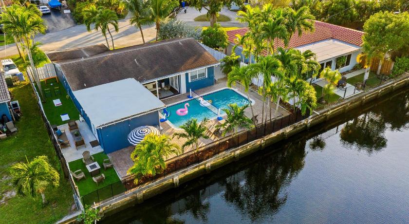 Canal house wprivate pool fire pit