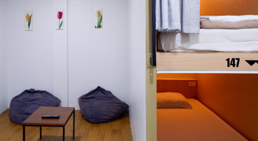 Image of 4 Horizontal Capsules - Mixed 9