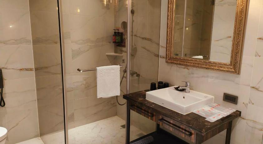 Image of Standard Quadruple Room 8