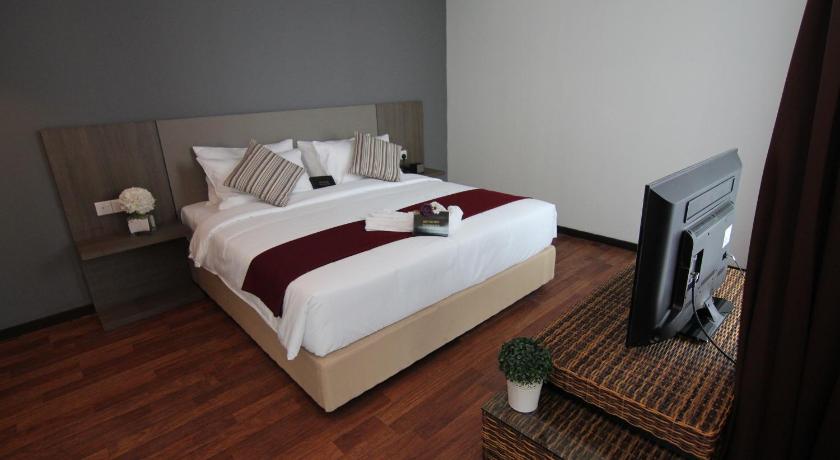 Image of Executive Deluxe King 7